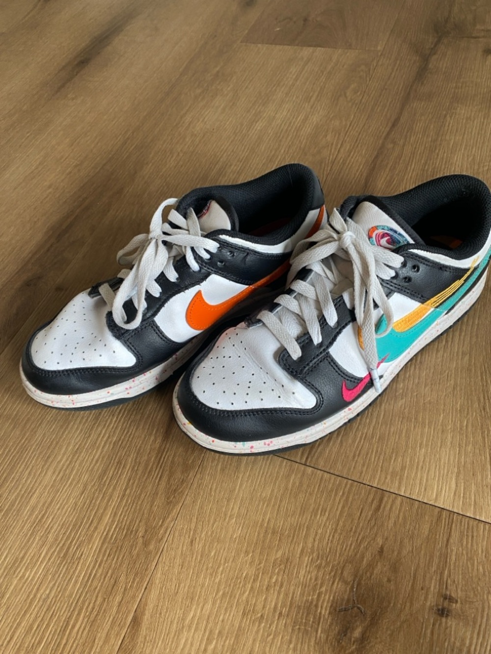Nike unisex Low-Top Sneakers in White, Black & Multi